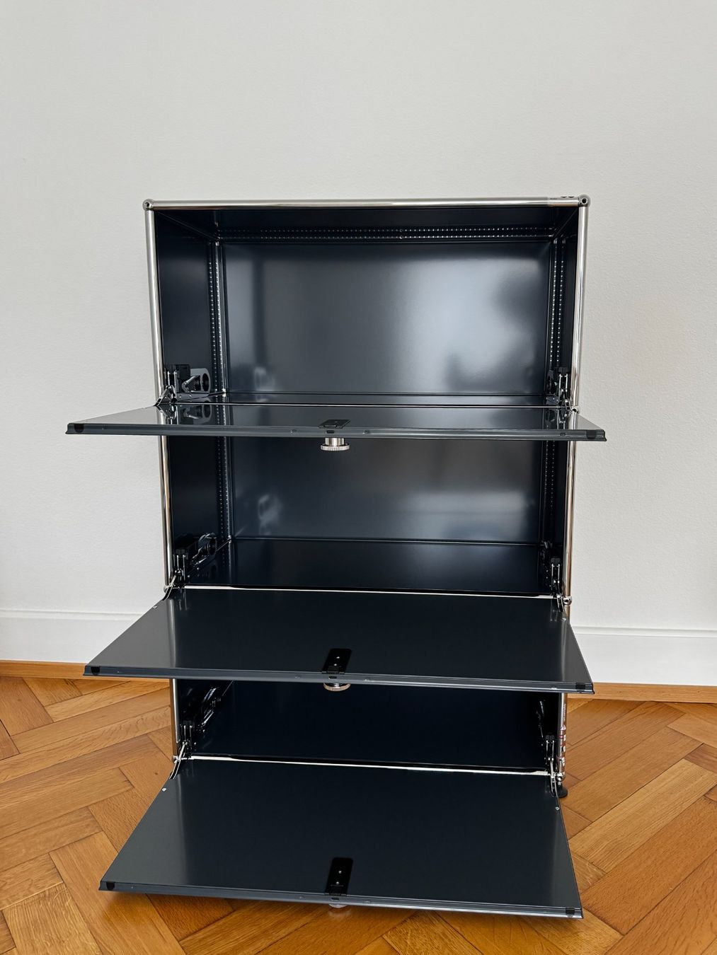 USM Cassettiere: USM Haller Sideboard / Highboard / Kommode – Nuovo e nell'imballaggio originale da Basel venduto da OliverWa 3