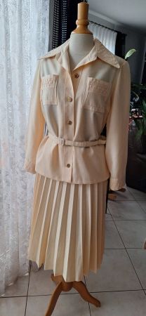 Ensemble jupe plissée et veste beige 38