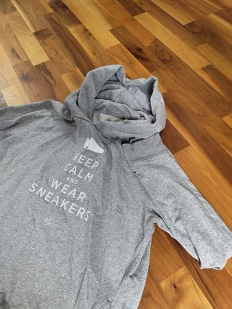 Pullover Grau Keep Calm and wear Sneakers