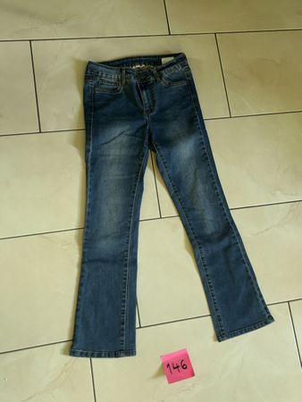 Jeans bootcut bleu taille 146 en parfait état pour l'hiver!