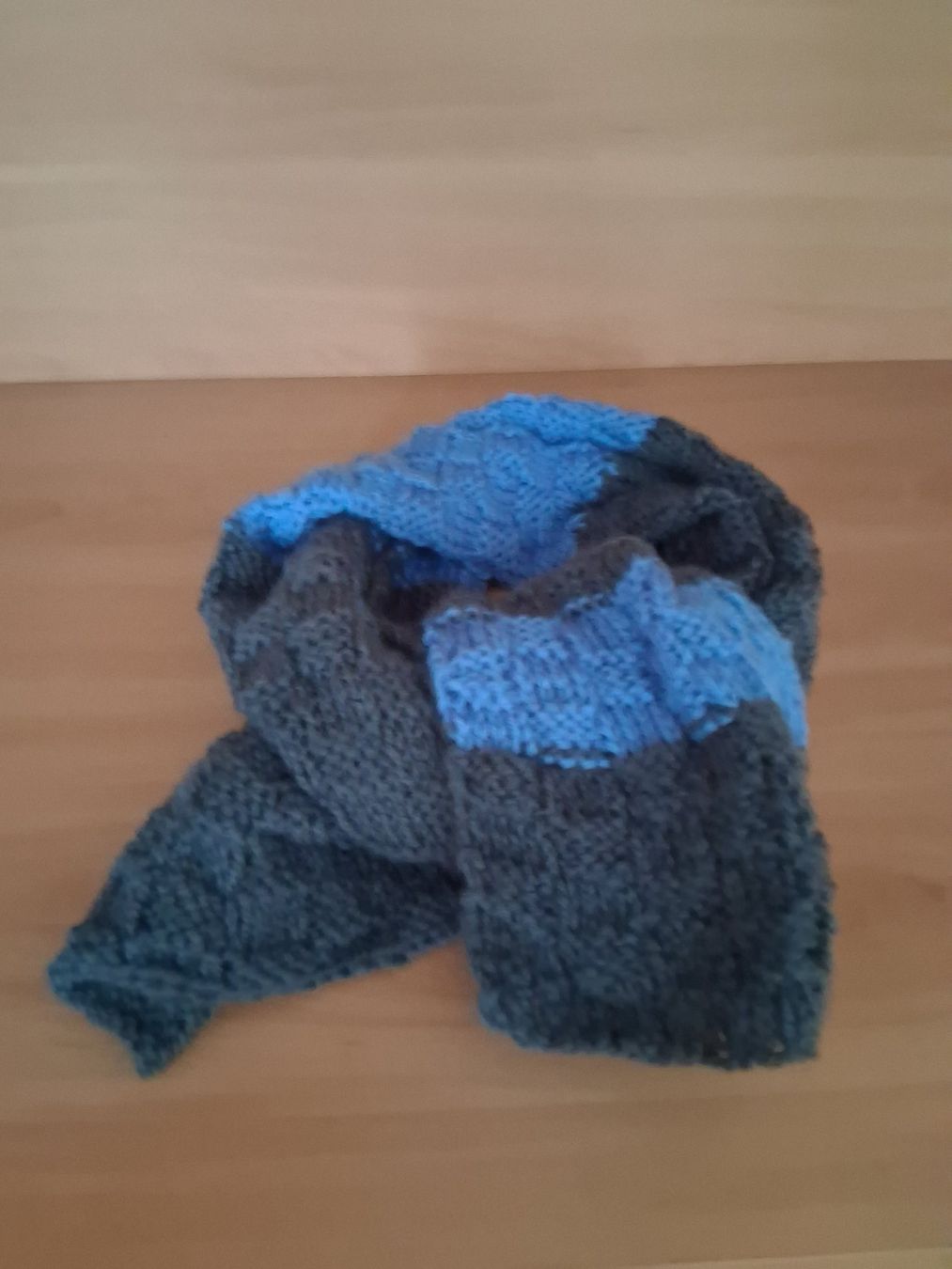 Foulard & Sciarpe: Sciarpa in lana lavorata a mano. – Usato da Lugano venduto da pos_dg9p 2