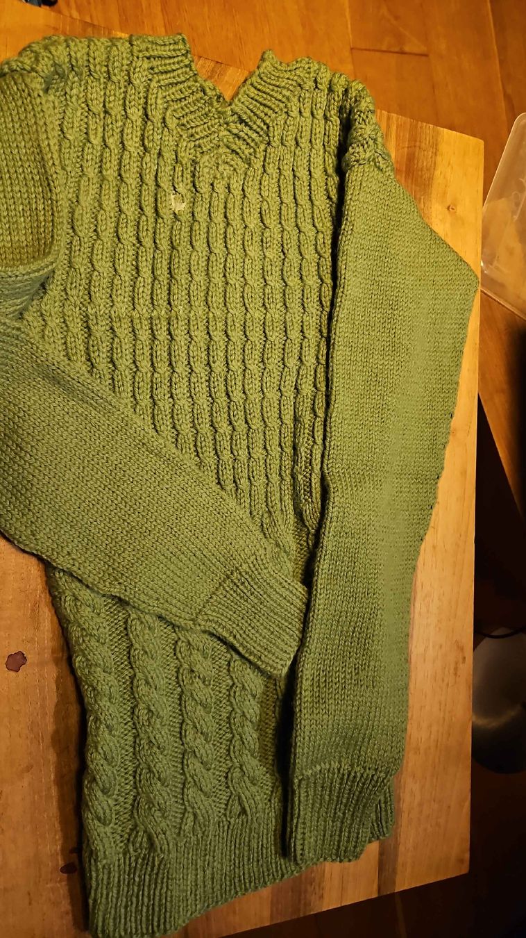 Maglioni & Felpe: Handgestrickter Wollpullover, ca. Gr. 140, grün – Usato da Spiez venduto da ann_y7bb