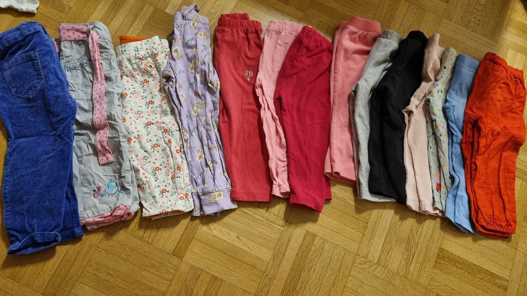 Lotti & Set di vestiti: Mädchen kleider gr. 80-86 – Usato da Seuzach venduto da ita_zp5r 7