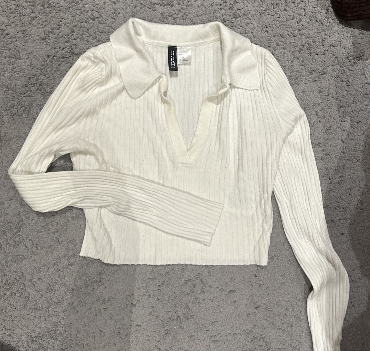 H&M Top: H&M Crop Top mit V-Ausschnitt - xs – Nuovo (secondo la descrizione) da Kerns venduto da liv_8rly