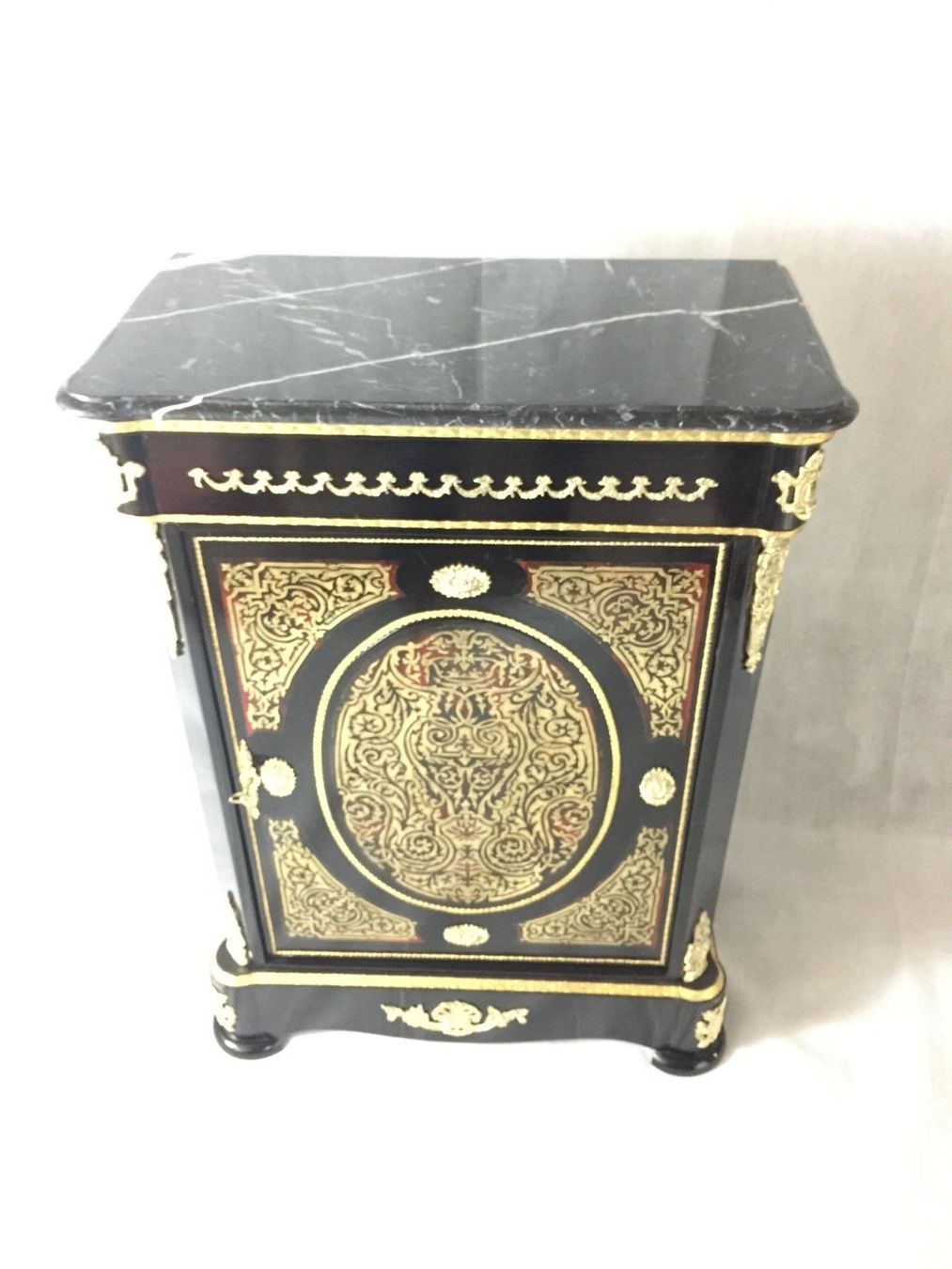 Cassettiere: Commode de style Boulle, – Usato da geneve venduto da louisart 1