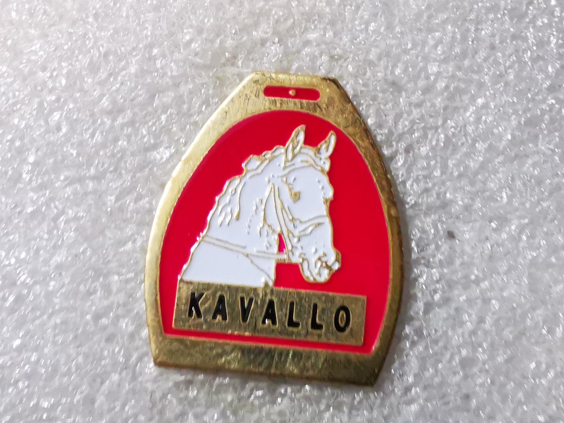 Placchette & Badge: Ansteckpin 102: Kavallo – Usato da Oppligen venduto da Pin-Fall-Shop