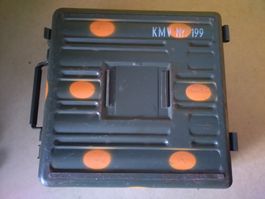 Boîte métallique armée Suisse KMV vert olive Munitions