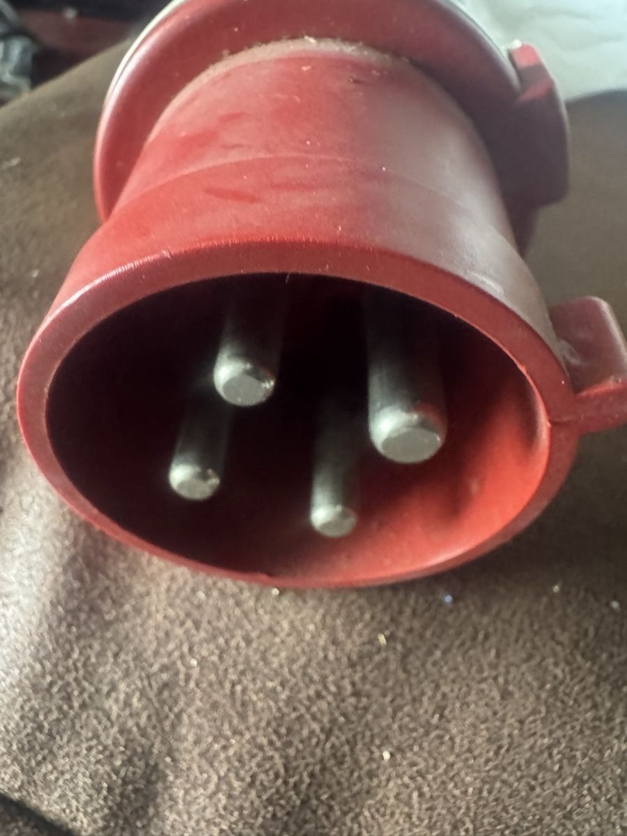 Spine: CEE-Stecker  32A 4pol 400V M – Nuovo (secondo la descrizione) da Grenchen venduto da faz_qgf2