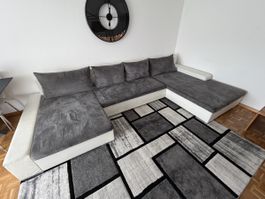 Ecksofa U grau-weiß zu verschenken 
