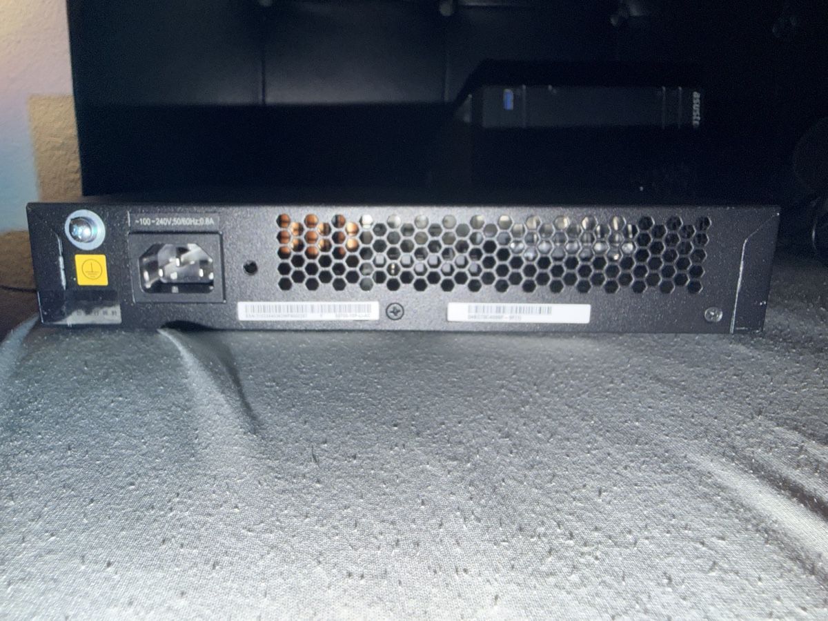 Hubs & Switches: Huawei S5700-10P-LI-AC Layer 2 Ethernet Switch - Tested – Gebraucht aus Neuchâtel von sui_jcg9 1