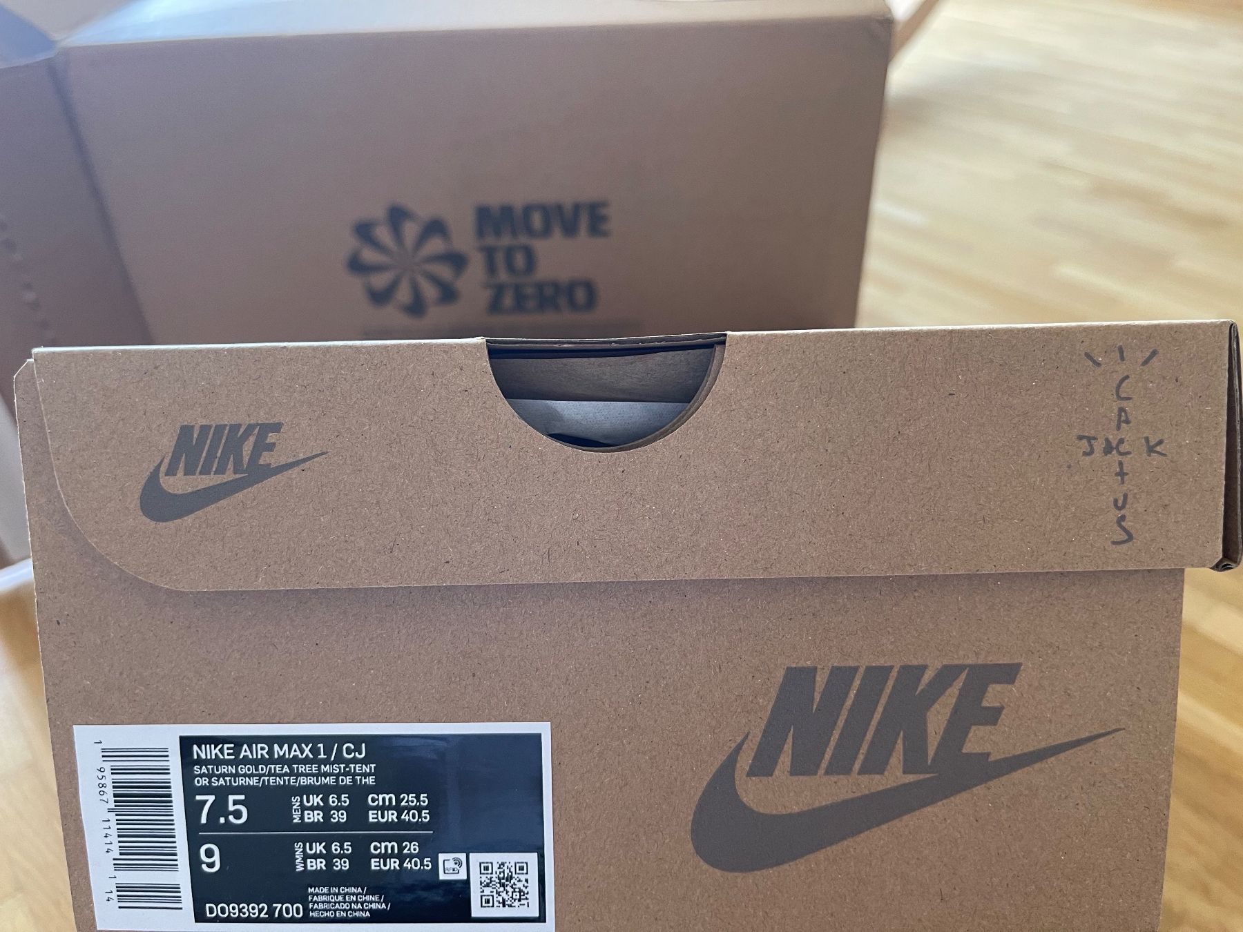 Nike Herrenschuhe: Nike Air Max 1 Cactus Jack Saturn Gold – Neu und originalverpackt aus Cham von e_c_kpk2 4
