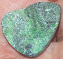 Cabochon L-3776 - Grüner Uvarovit Druzy 27x22,5mm