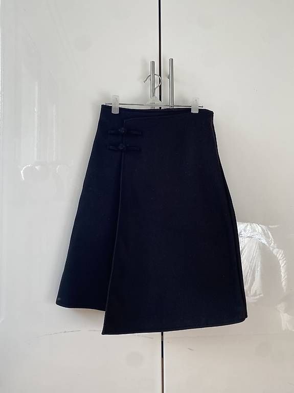 Gonne: Black skirt – Usato da Zürich venduto da lin_z5xr 1