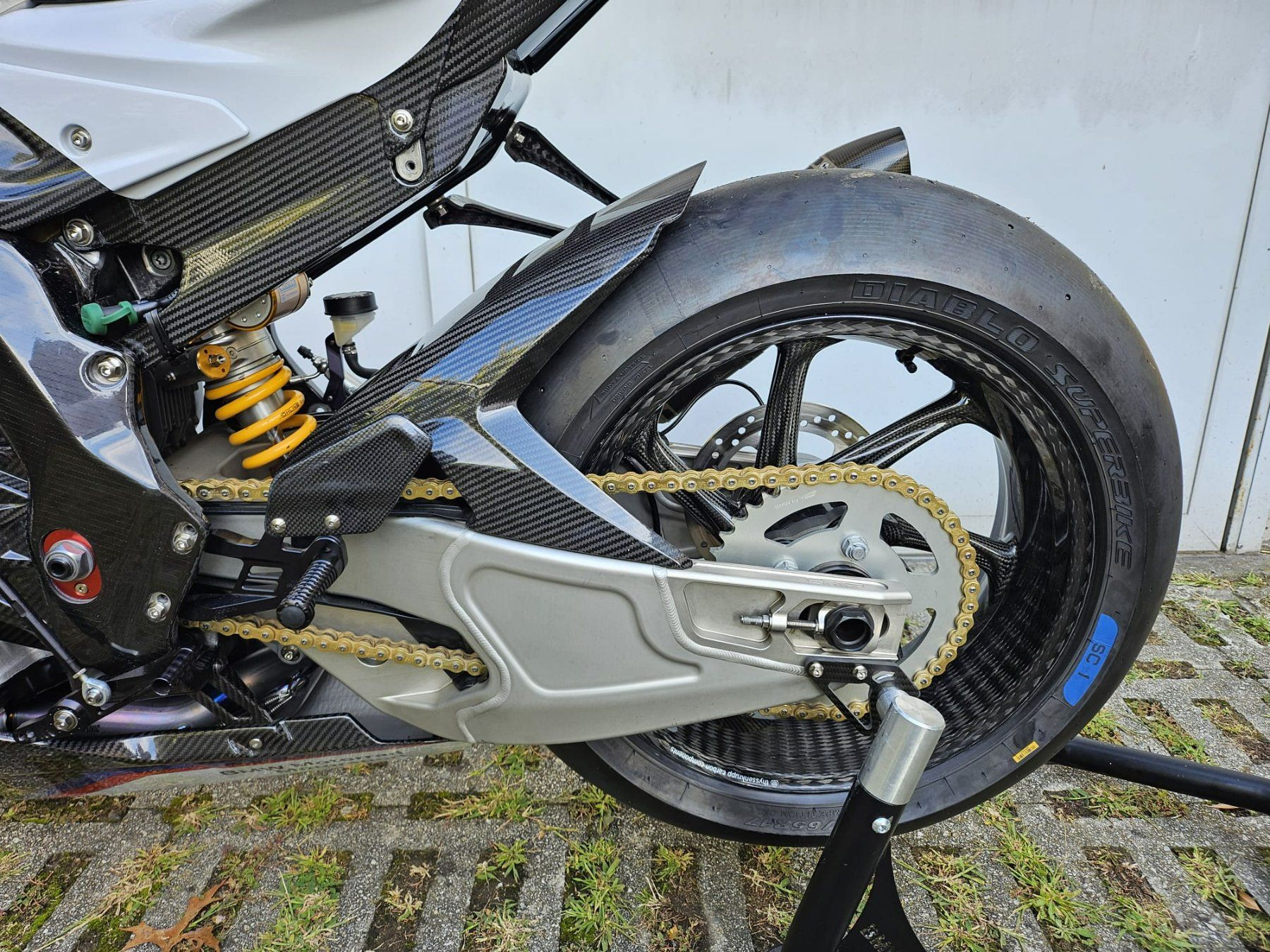 BMW Strada: Bmw HP4 Race - Full Carbon – Usato da Castel San Pietro venduto da gia_h2wq 7