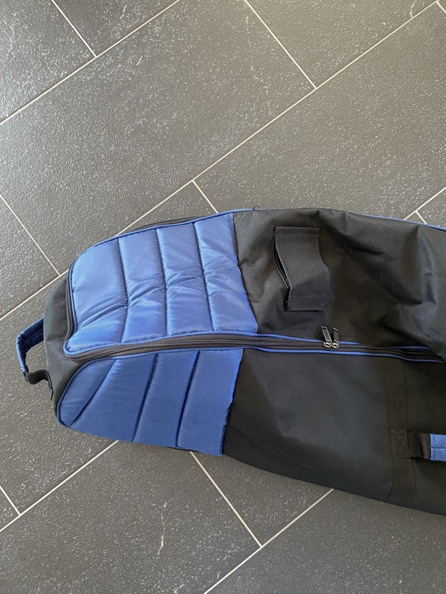 Borse: Golfbag Reisetasche mit Rollen – Usato da Lützelflüh-Goldb venduto da flu_q9tg 5
