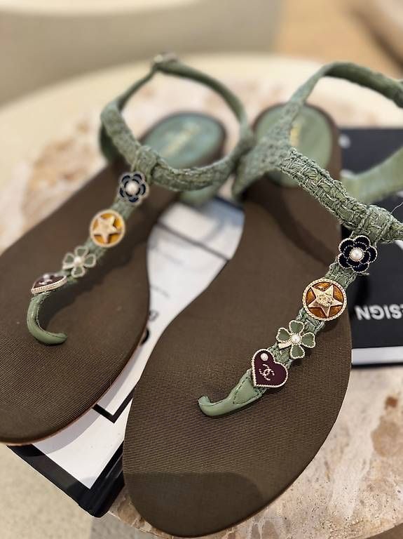 Chanel Chaussures femmes: CHANEL SANDALEN OLIVE – Neuf (Voir description) à Schwyz par bofb 4