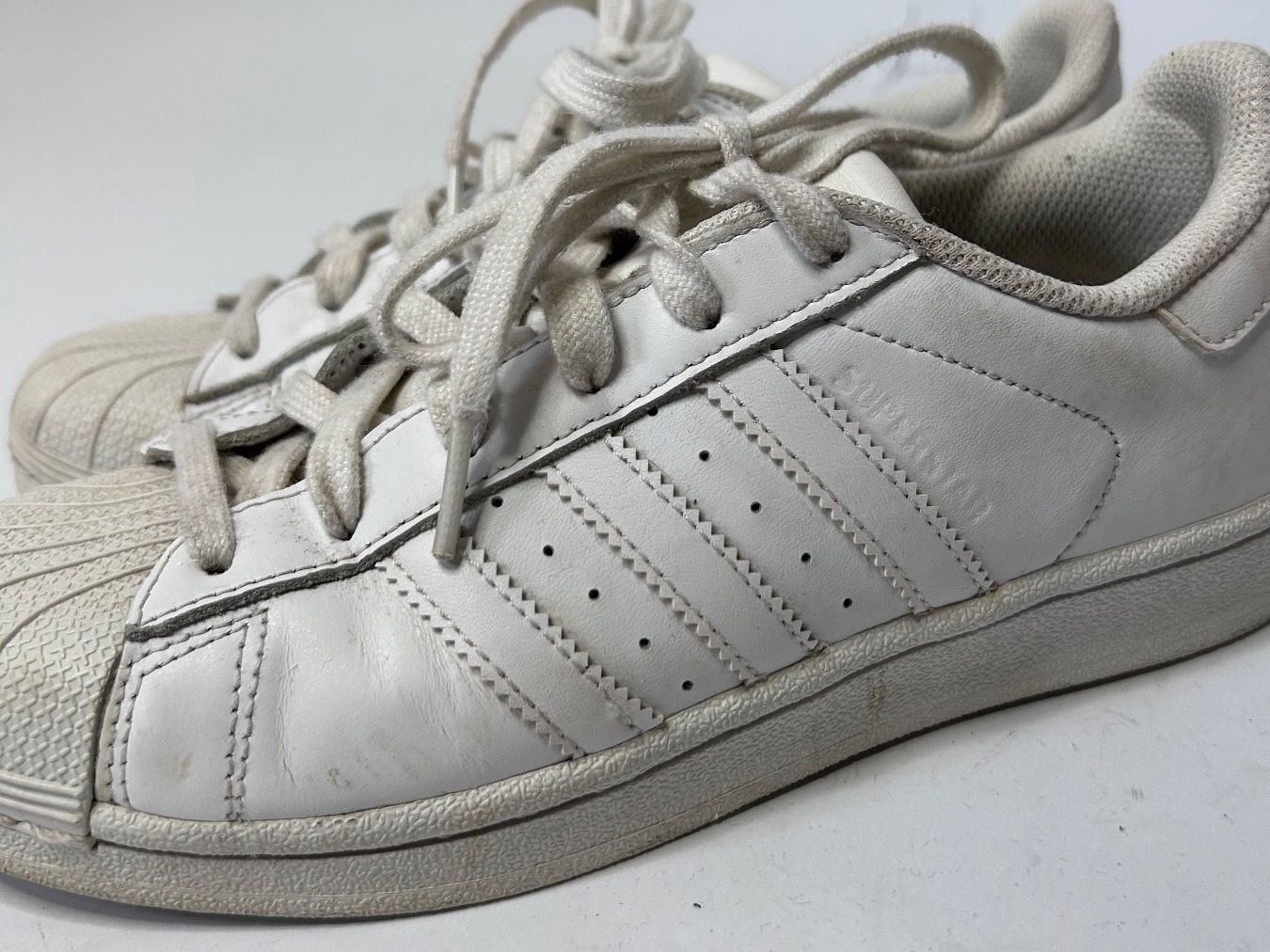 Adidas Chaussures femmes: Adidas Superstar Sneakers – D'occasion à St. Gallen par look-twice 1