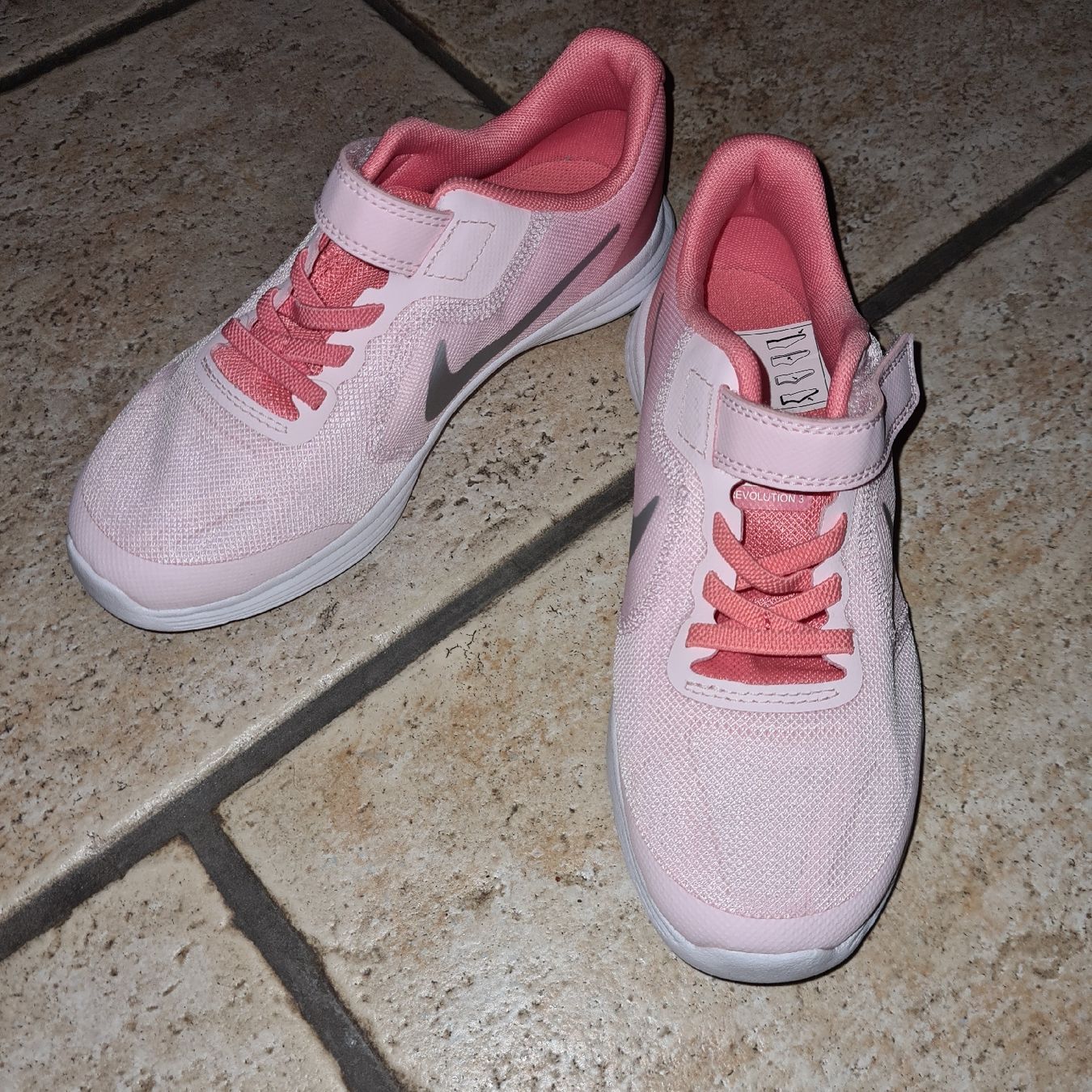 Scarpe per ragazze: Nike Turnschuhe – Nuovo (secondo la descrizione) da Niederglatt ZH venduto da Conucci