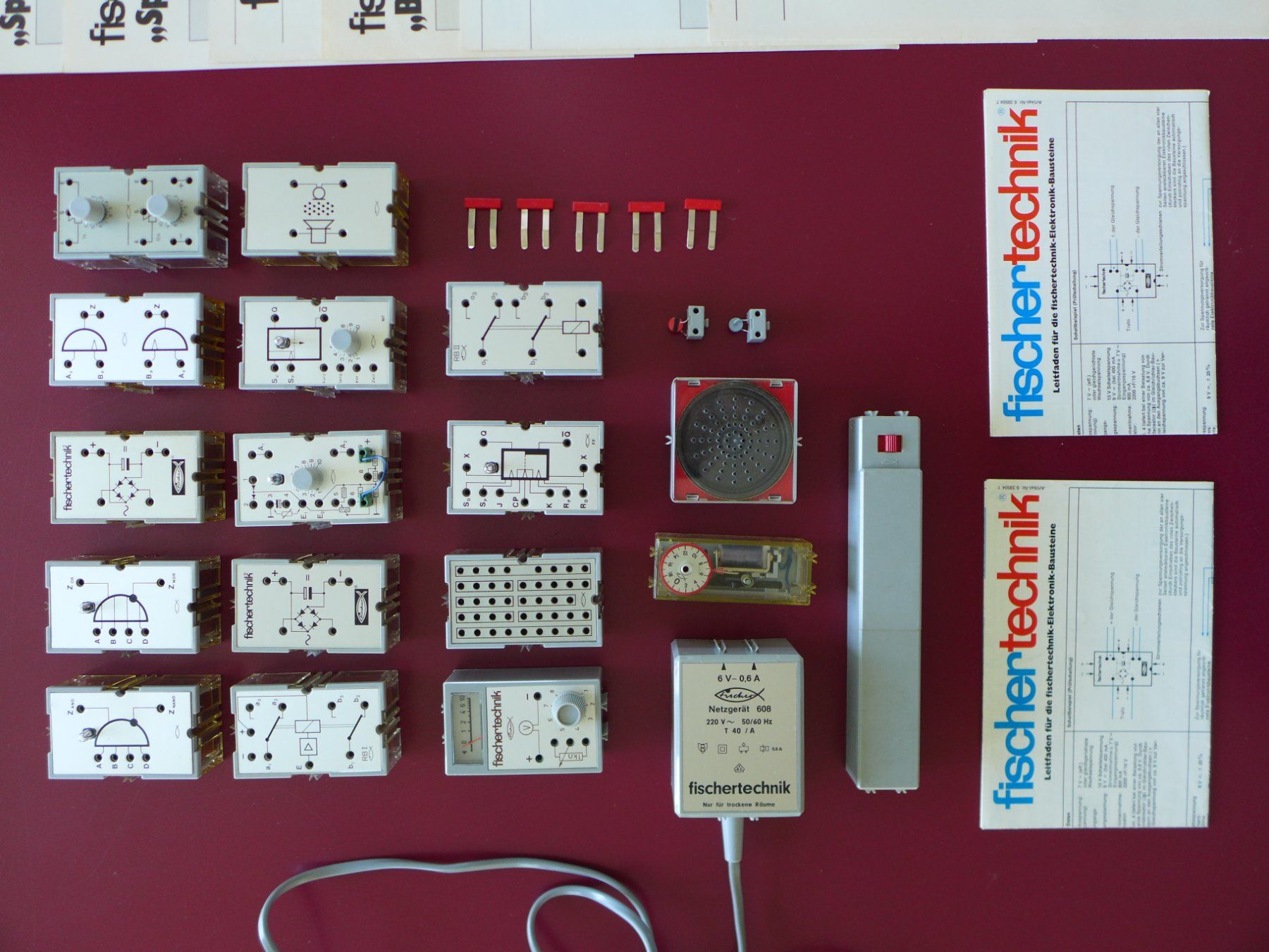 Componenti elettronici: Fischer Technik Vintage Elektronik Silberlinge – Usato da Rapperswil SG venduto da Vespinone
