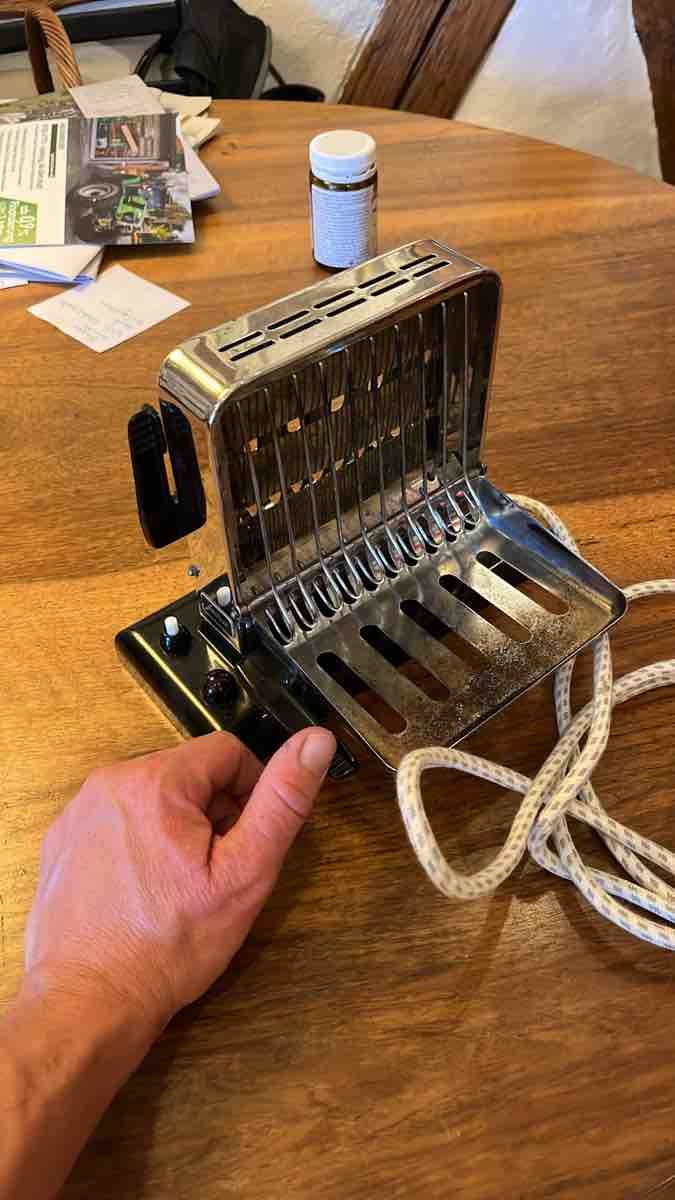 Küchengeräte: Chrom-Toaster mit Kabel – Gebraucht aus Stein am Rhein von nachtkonsument