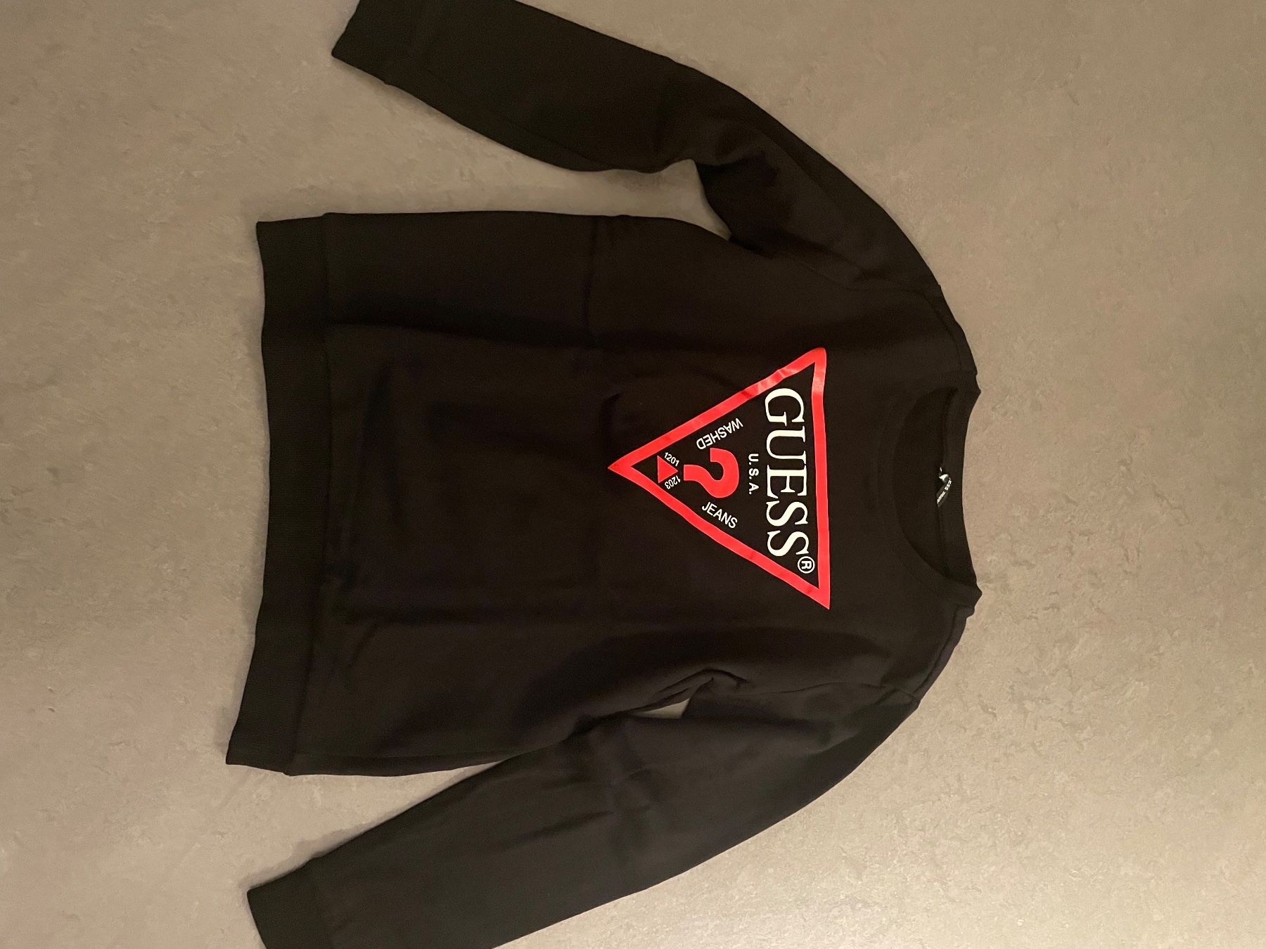 Guess Pullover & Sweatshirts: Guess Pullover – Neu (gemäss Beschreibung) aus Zürich von Ivona3