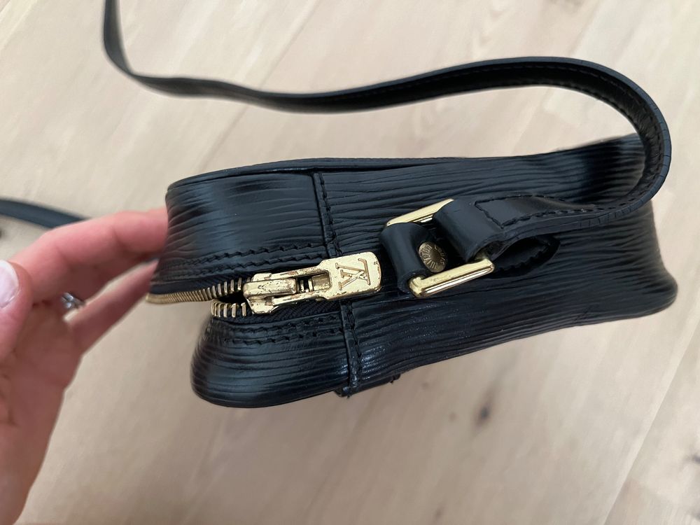 LOUIS VUITTON Louis Vuitton Epi Trocadero 24 Shoulder Bag Leather Noir  Black M52312