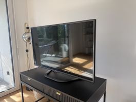 Téléviseur LG noir avec support, bon état de marche