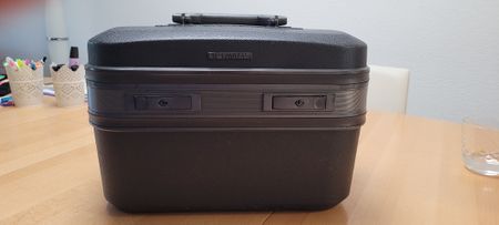 Schmink- Koffer schwarz, praktisch für die Reise!