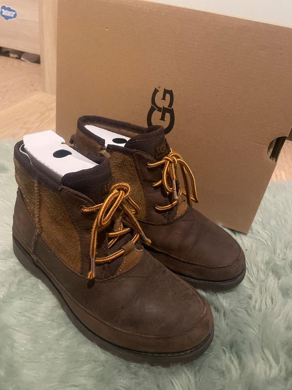 Ugg Scarpe per ragazzi: Kinder Winterschuhe UGG Gr.36 – Usato da Wallisellen venduto da Rally68