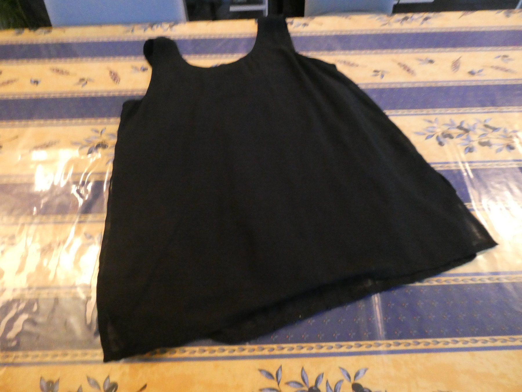 Top: Top noir 42 avec sequins et perles, neuf 42 – Nuovo (secondo la descrizione) da Troistorrents venduto da Marion70 1
