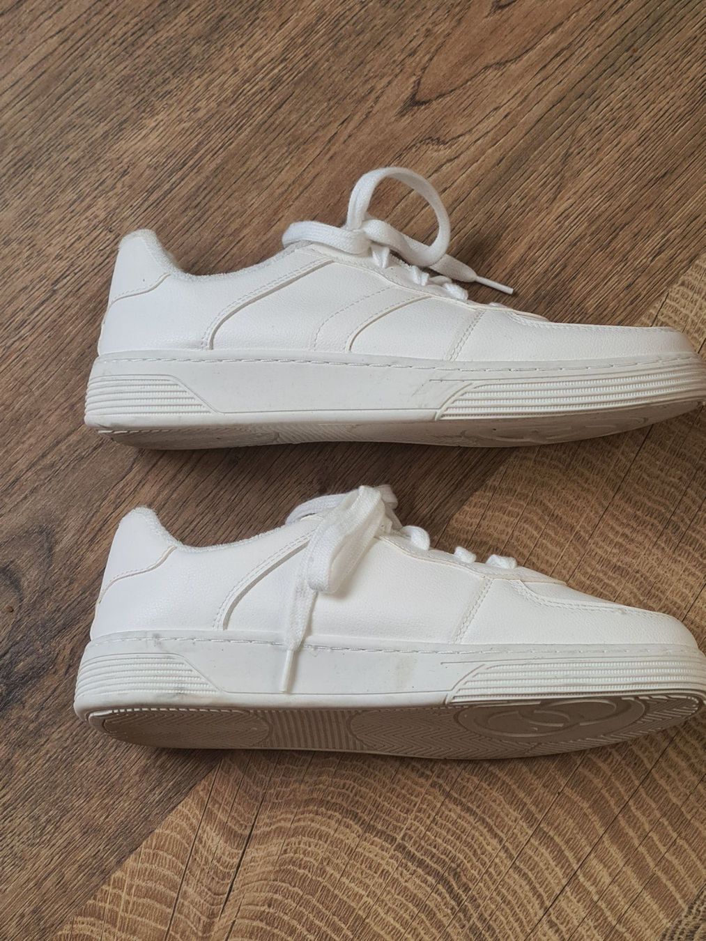 Scarpe da donna: weisse Freizeitschuhe aus Leder Grösse 39 – Usato da Olten venduto da chaas21 1