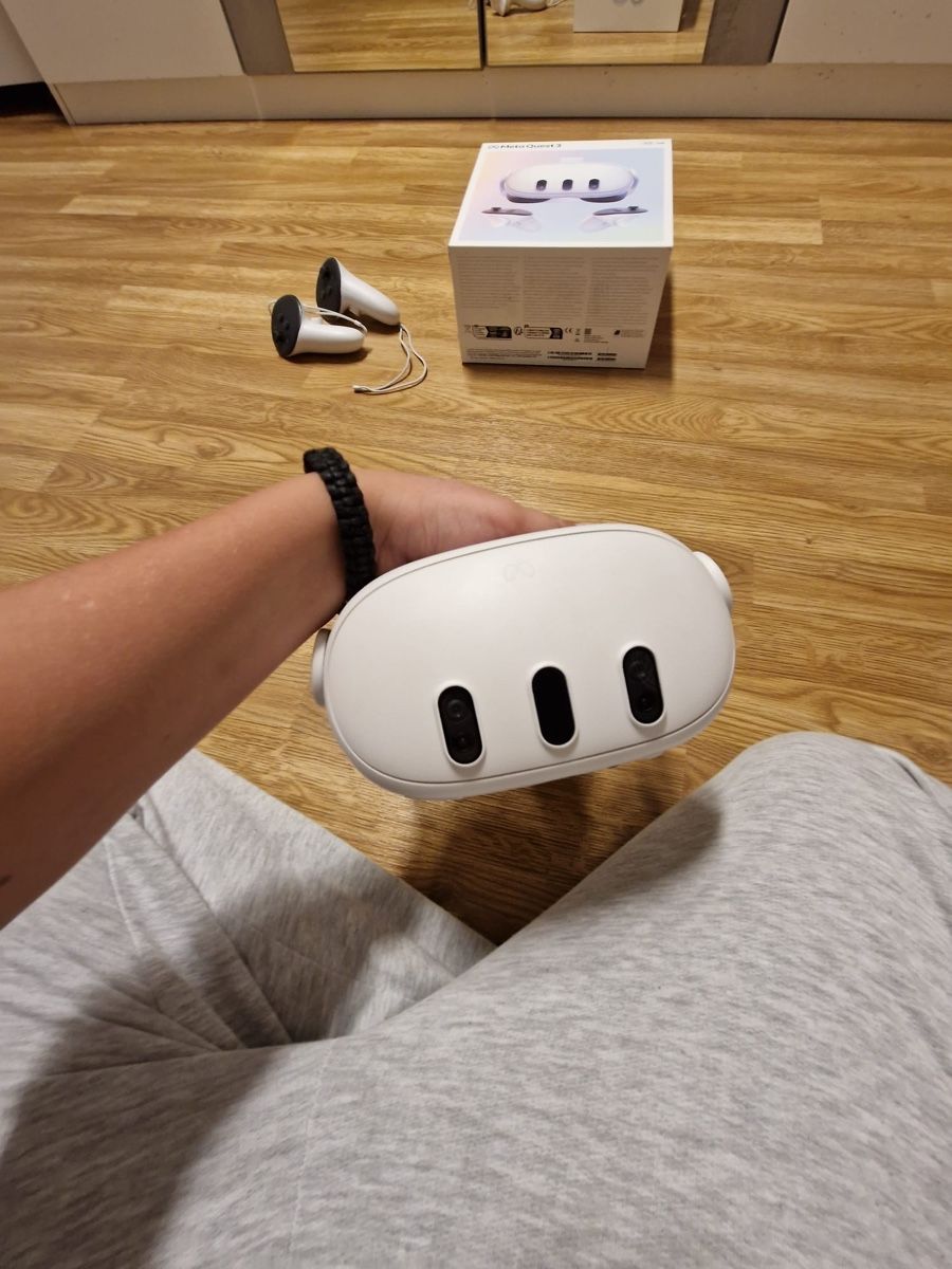 Meta Casco VR: Meta Quest 3 VR Brille mit Controllern und Box – Usato da Brugg AG venduto da 231085 2