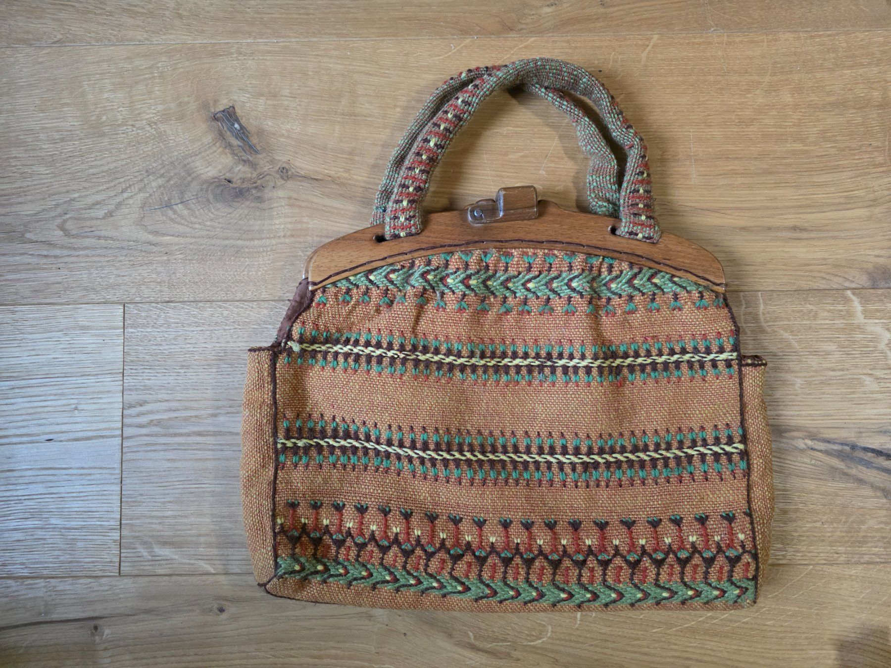 Borse da donna: Vintage Hand Tasche Stoff Holz – Usato da Walterswil BE venduto da Lonitti 1