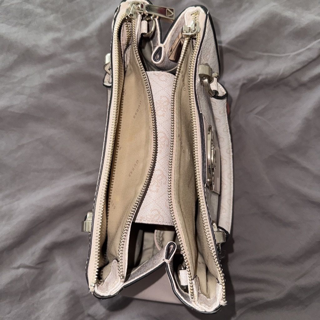 Guess Borse da donna: GUESS Handbag – Nuovo (secondo la descrizione) da Dulliken venduto da alb_k8v7 4