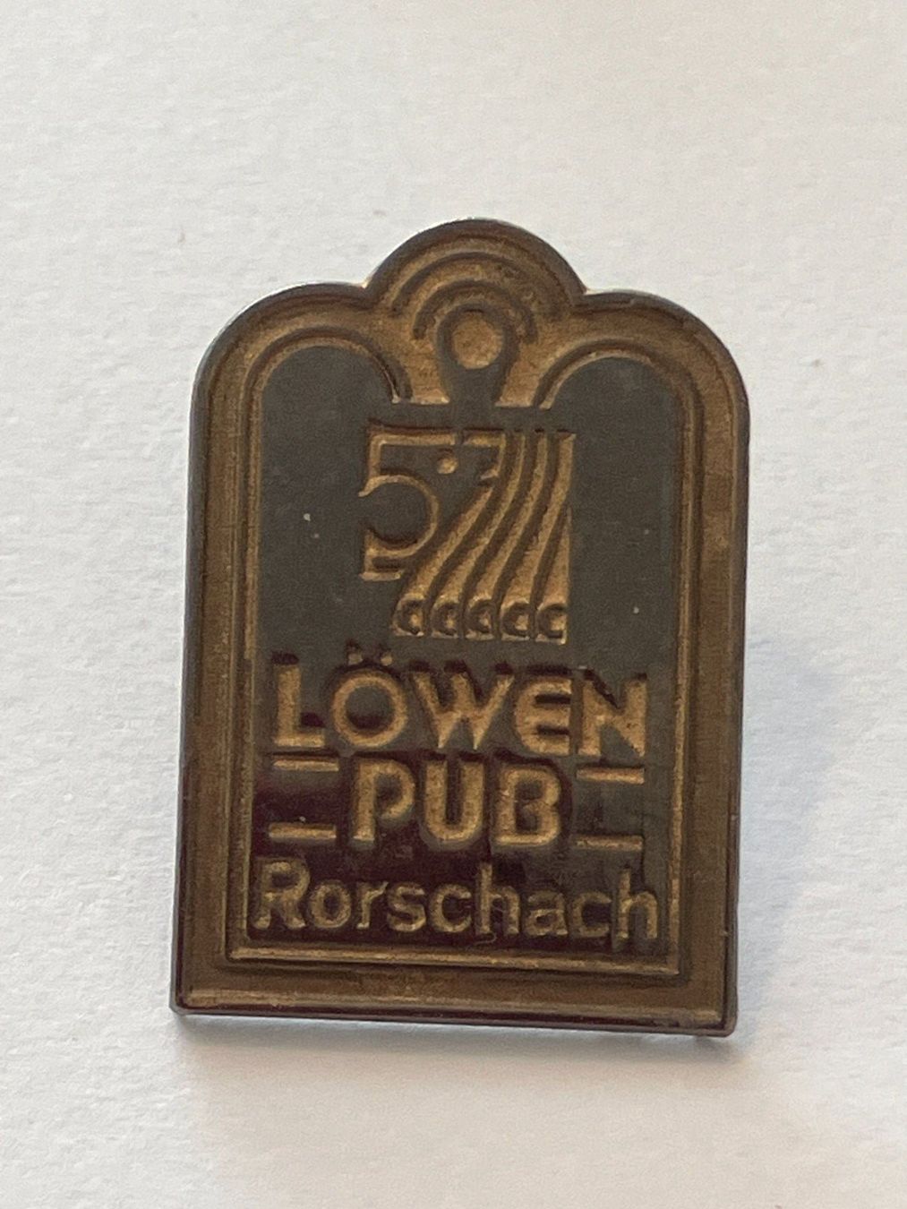 Placchette & Badge: 1 Pin Löwen Pub Rorschach – Usato da Basel venduto da djwwpp