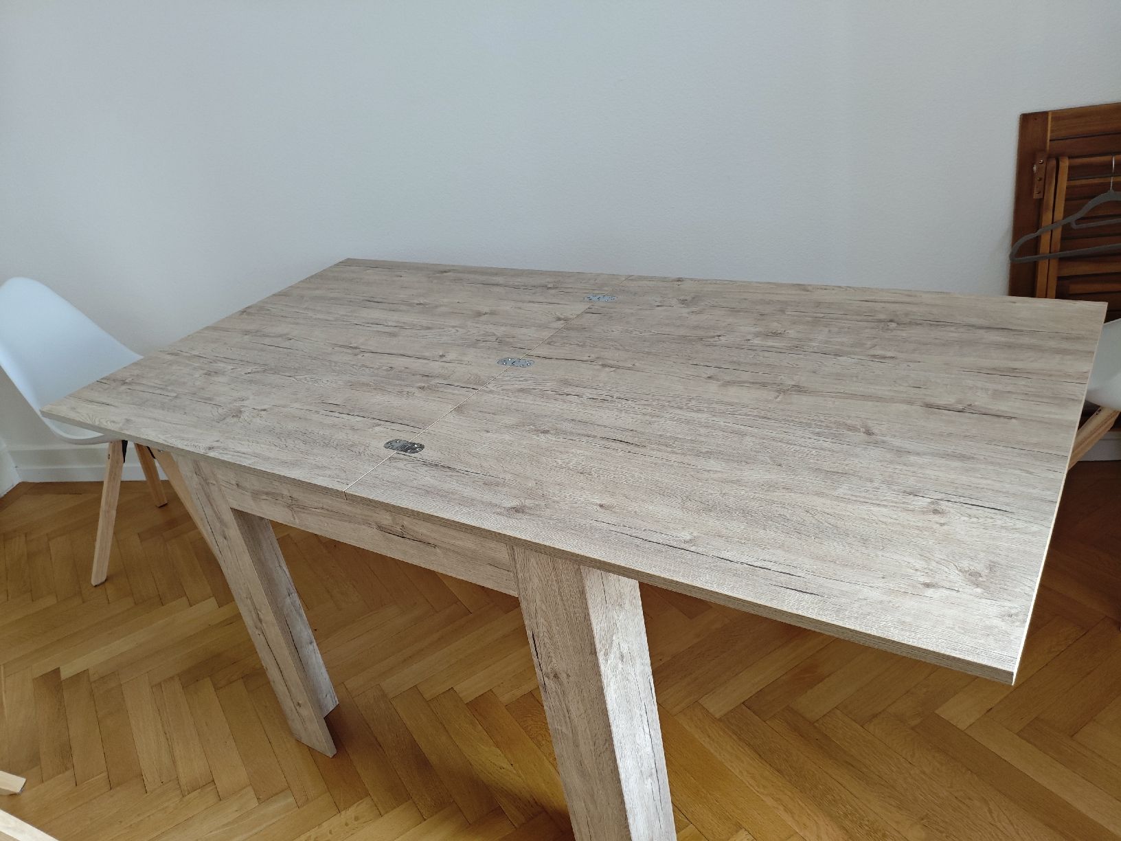Tables: Table carrée extensible – D'occasion à Neuchâtel par tim_lg2r 1