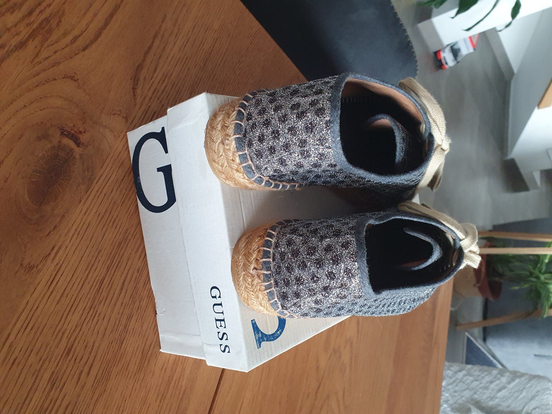 Guess Scarpe da donna: Espadrilles avec lacets Guess taille 39 – Usato da Cheseaux sur Lausanne venduto da pan_skd5 2