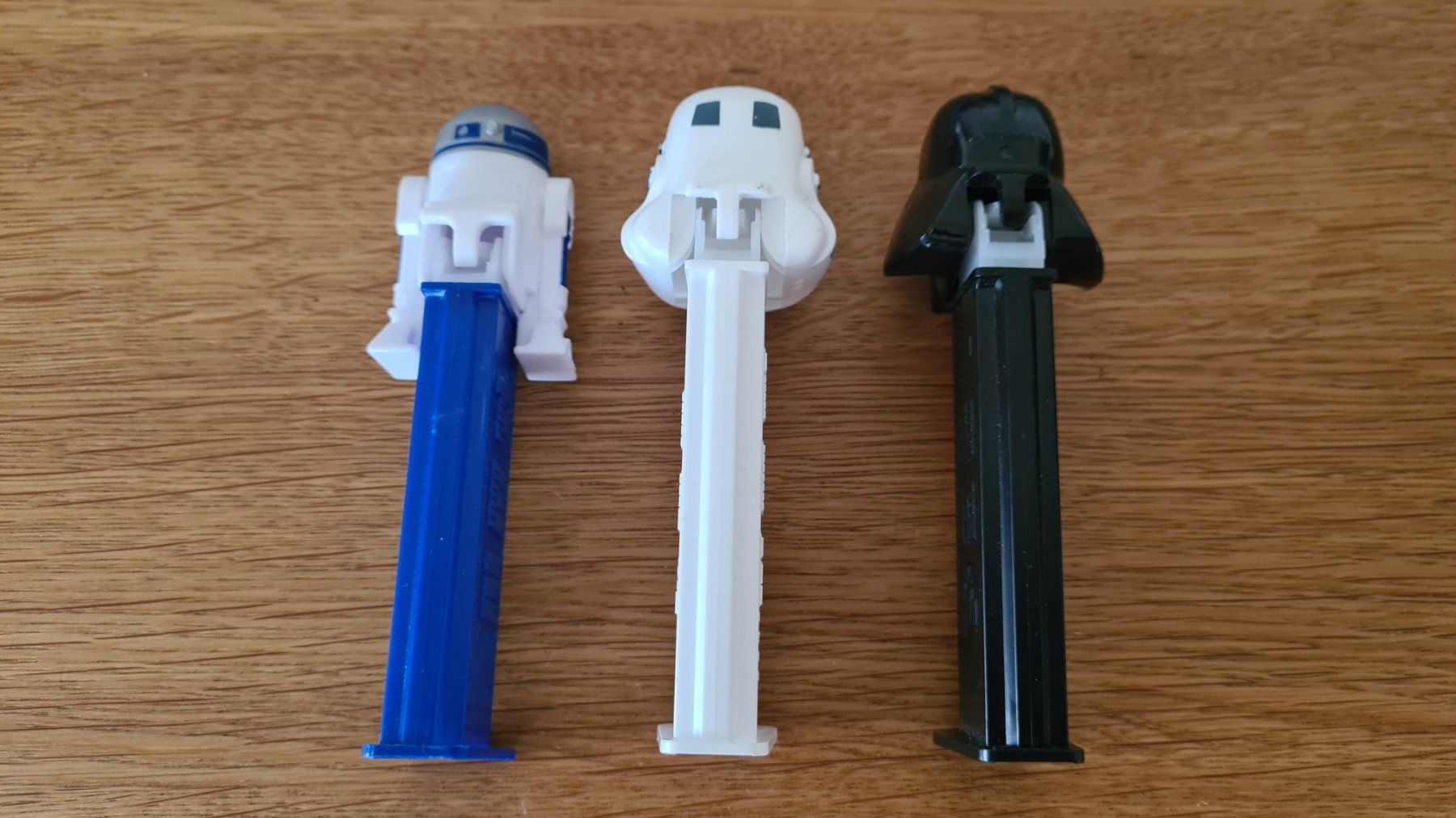 Pez Statuette: Star Wars PEZ Spender Set - R2-D2, Stormtrooper, Vader – Usato da Winterthur venduto da stufaphi 2