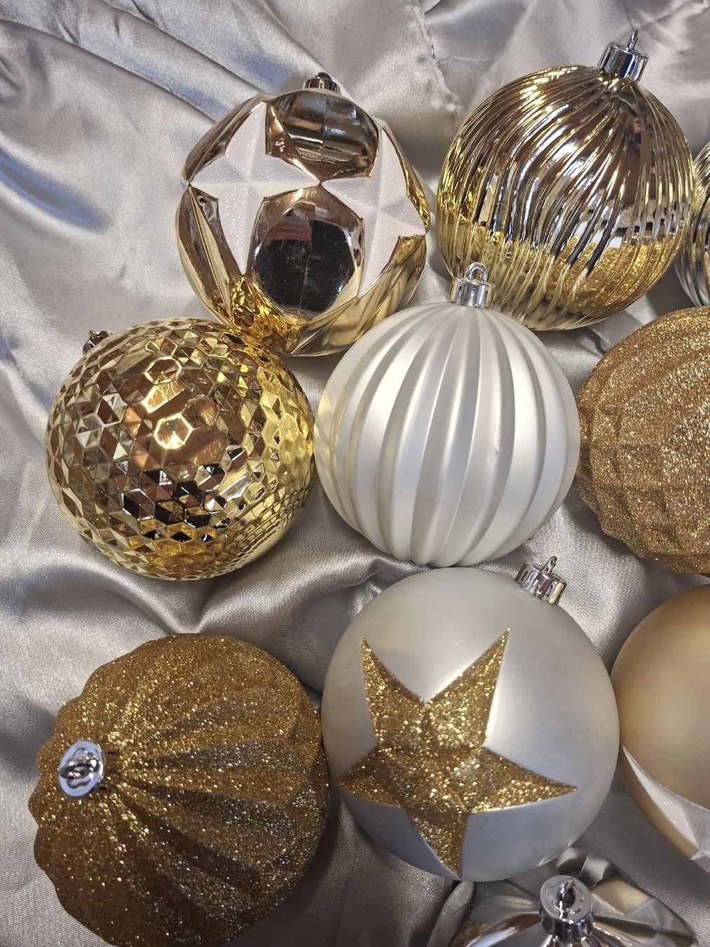 Tutte le decorazioni: neu: 18 Weihnachtskugeln Gold/Silber 10cm – Nuovo (secondo la descrizione) da Nassen venduto da verrueckt 1