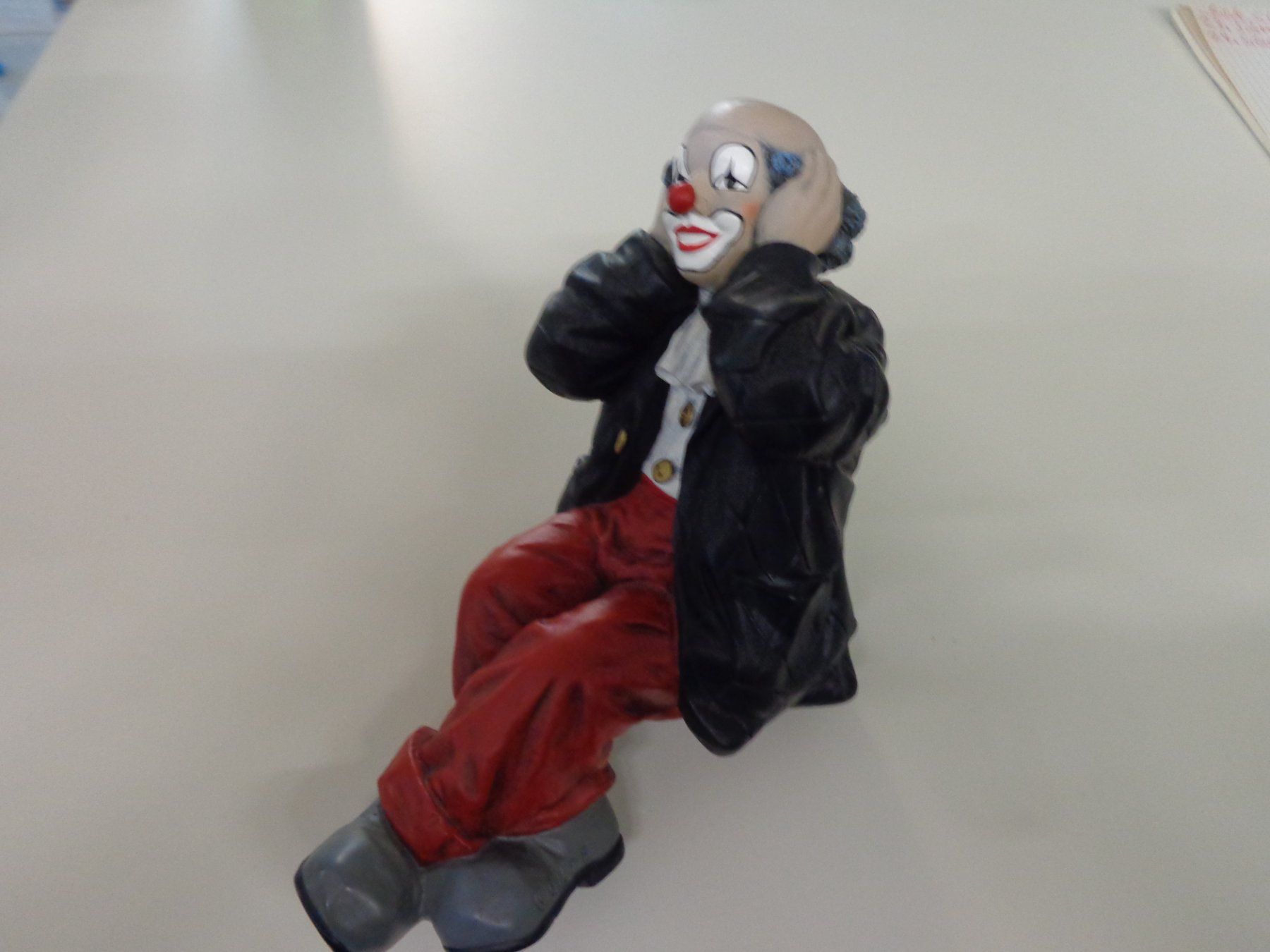 Statuette: Gilde Clown sitzend höre nix Hemd schwarz – Usato da Liestal venduto da Gecko16 3