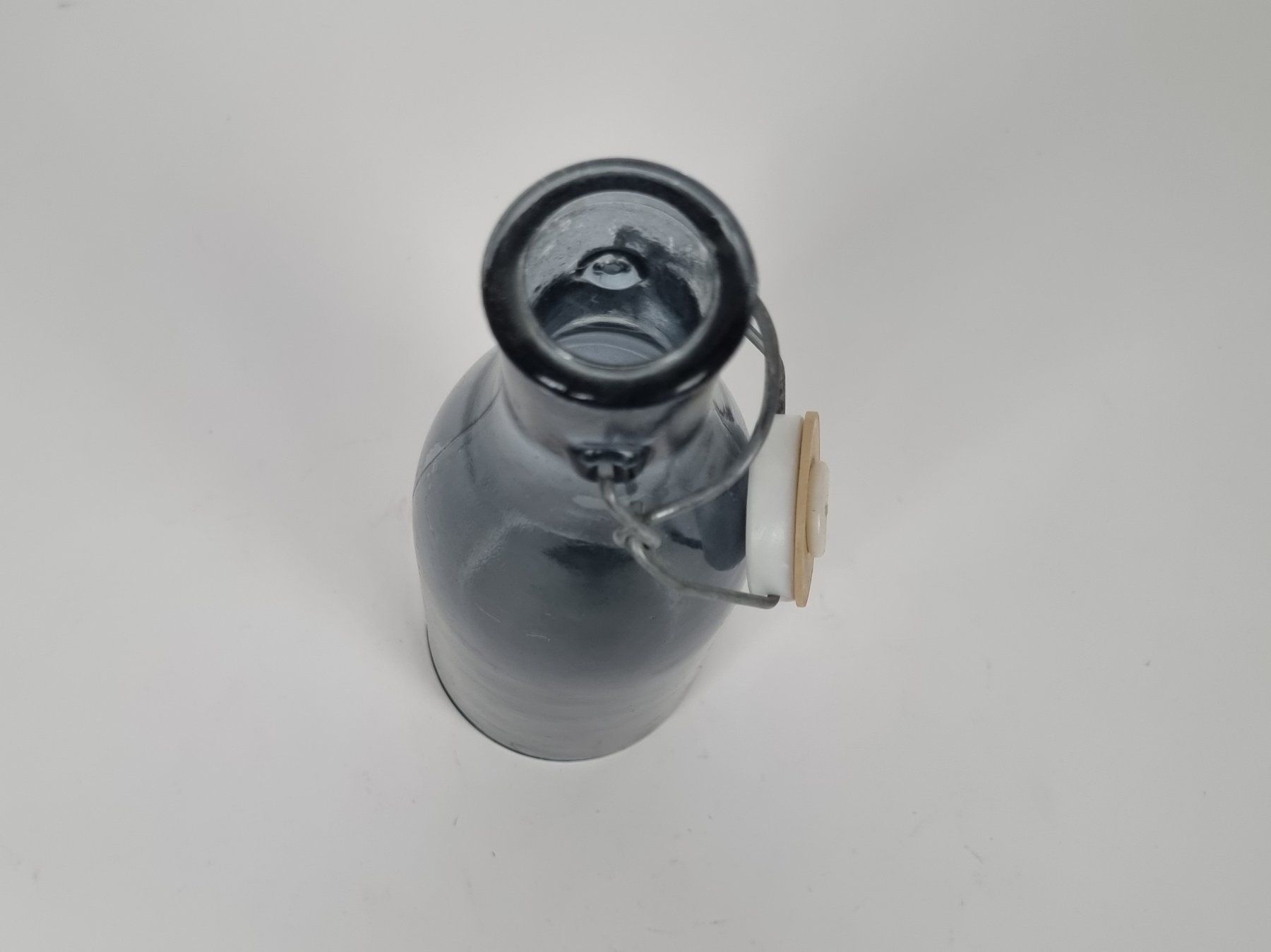 Verres, cruches & bouteilles: Glasflasche – D'occasion à Urtenen-Schönbühl par Restwert_Schoenbuehl 2