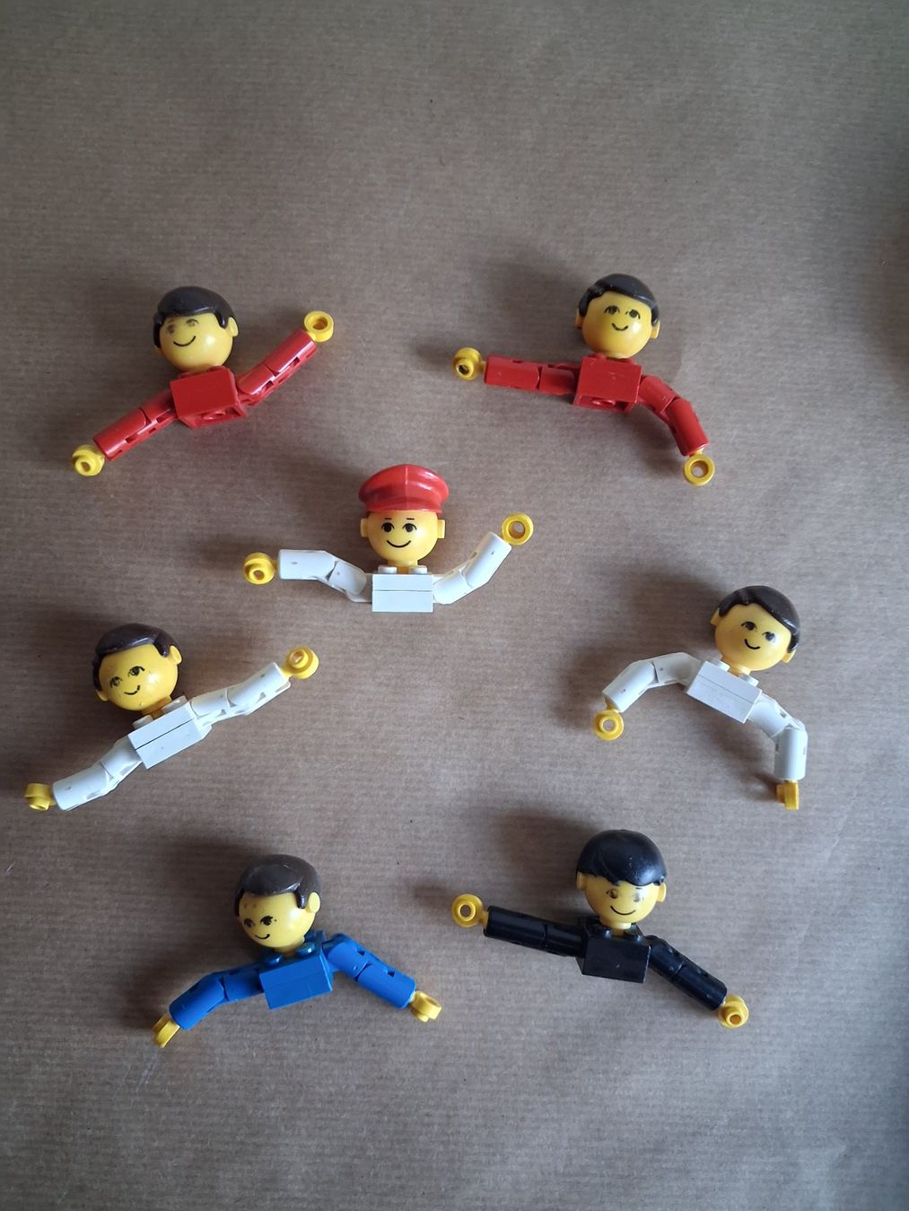 Lego Giocattoli: 7 alte Lego Figuren /Köpfe – Usato da Hagendorn venduto da siwasi3