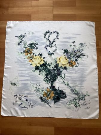 Nina Ricci, Seidenfoulard