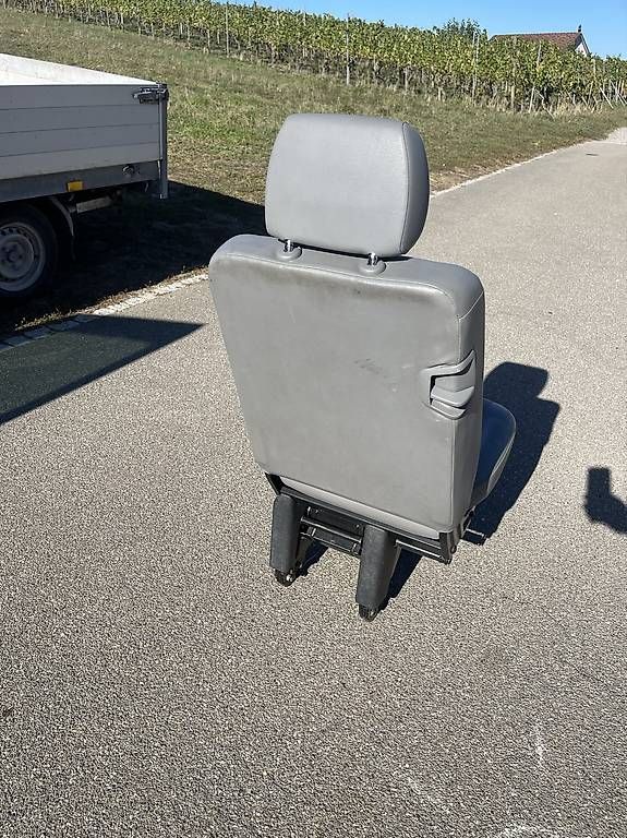 Toutes les pièces auto: VW T5 Sitz – D'occasion à Berg am Irchel par Hookah96 2