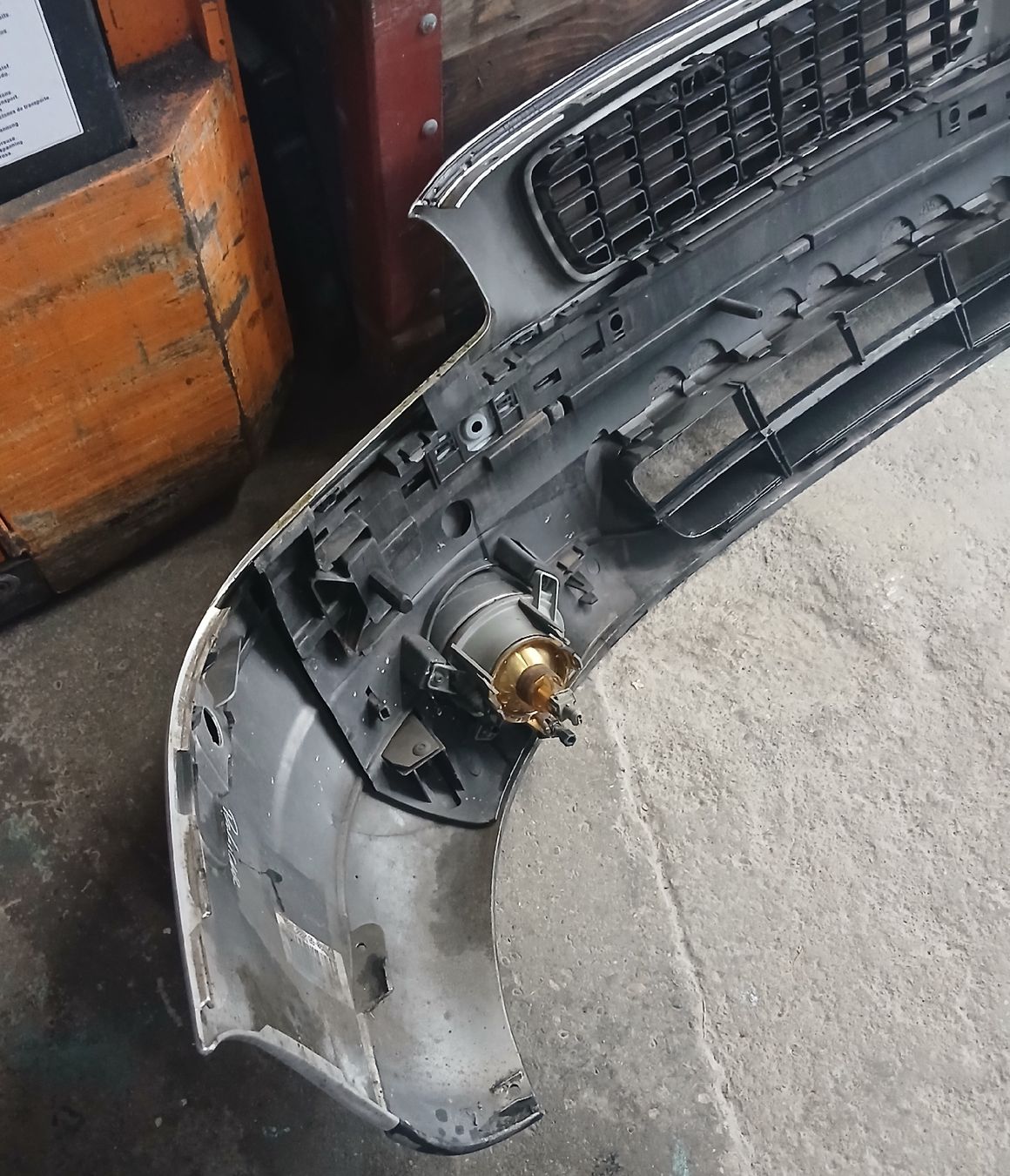 Volvo Tutti pezzi di ricambio auto: Pare-chocs avant Volvo S60 2000-2009 – Usato da la heutte venduto da Auto-stock 3