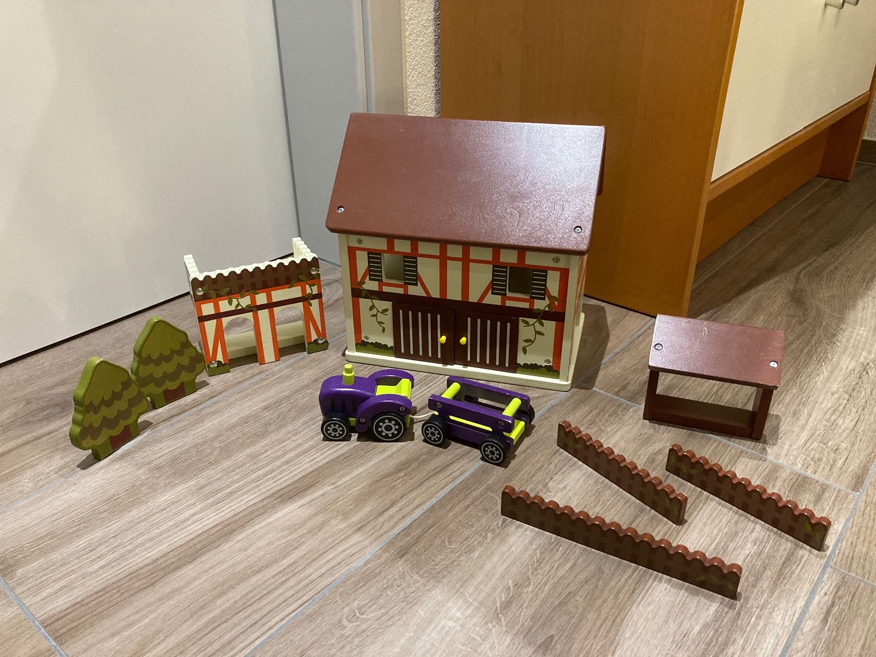 Hape Giocattoli: Hape Bauernhaus aus Holz – Usato da Affeltrangen venduto da fiorentina007 1