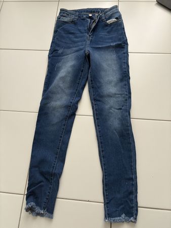 Damen Jeans mit Fransen Grösse 38, Skinny Stil, Neuwertig