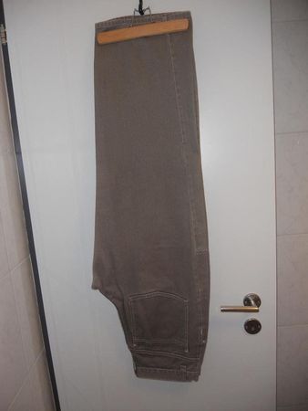 Neuw. Hose mit Knopfverschluss - taupe - Gr. M