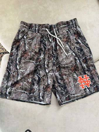 Sommerliche Shorts M Tarnmuster für Outdoor-Fans 🌲🔥