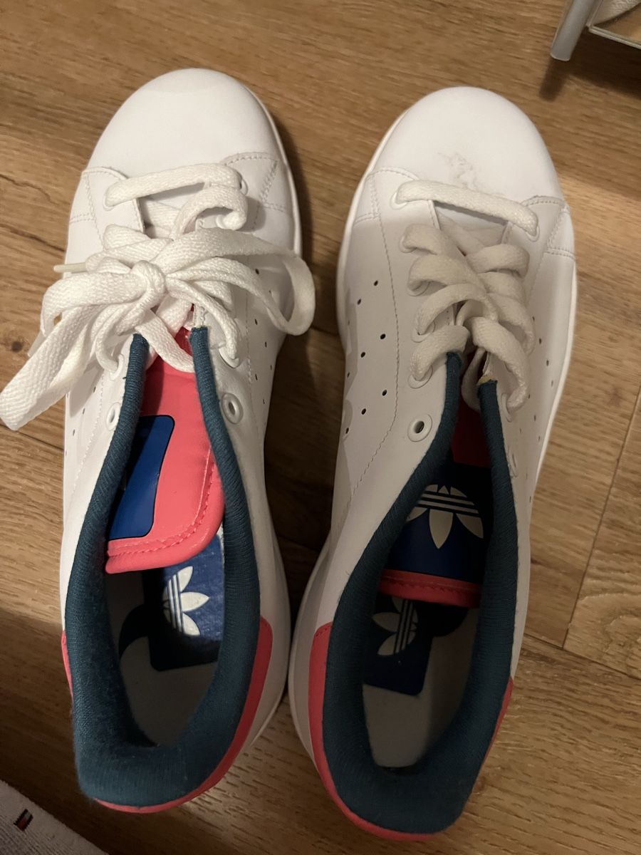 Adidas Damenschuhe: Adidas Damen 38 2/3 – Neu und originalverpackt aus Gamprin-Bendern von Seller_FL